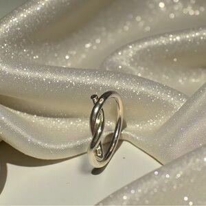 Elegant Gold Twist Ring